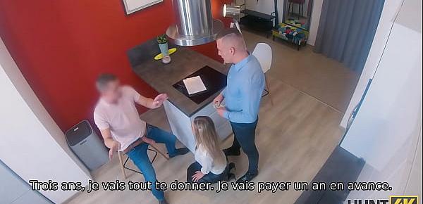 HUNT4K. Babe en costume strict et lingerie sexy montre ses compétences sexuelles